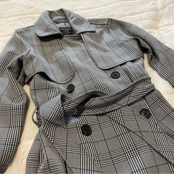 NWOT Abercrombie plaid trench coat with detachable tie belt - Picture 4 of 6